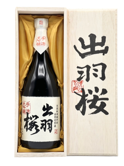 Dewazakura All Japan New Sake Appraisal Gold Award Winner Daiginjo (with wooden box) [R5 Gold Award Winning Sake]